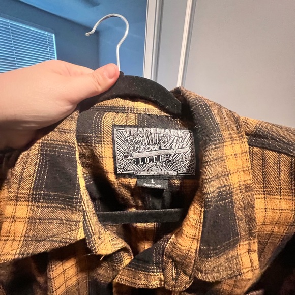 Men’s Flannel - Picture 2 of 3